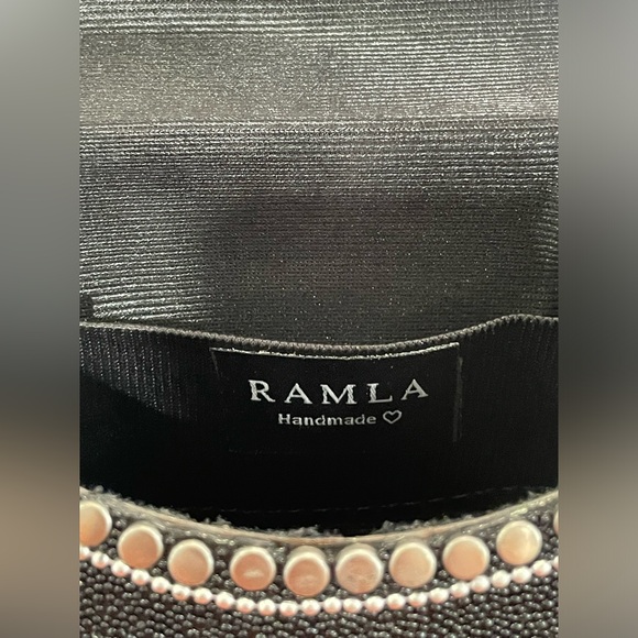 NEW RAMLA Heart Shaped Hardbody Clutch Crossbody Bag Black Silver Gold 6x8 - Picture 13 of 13